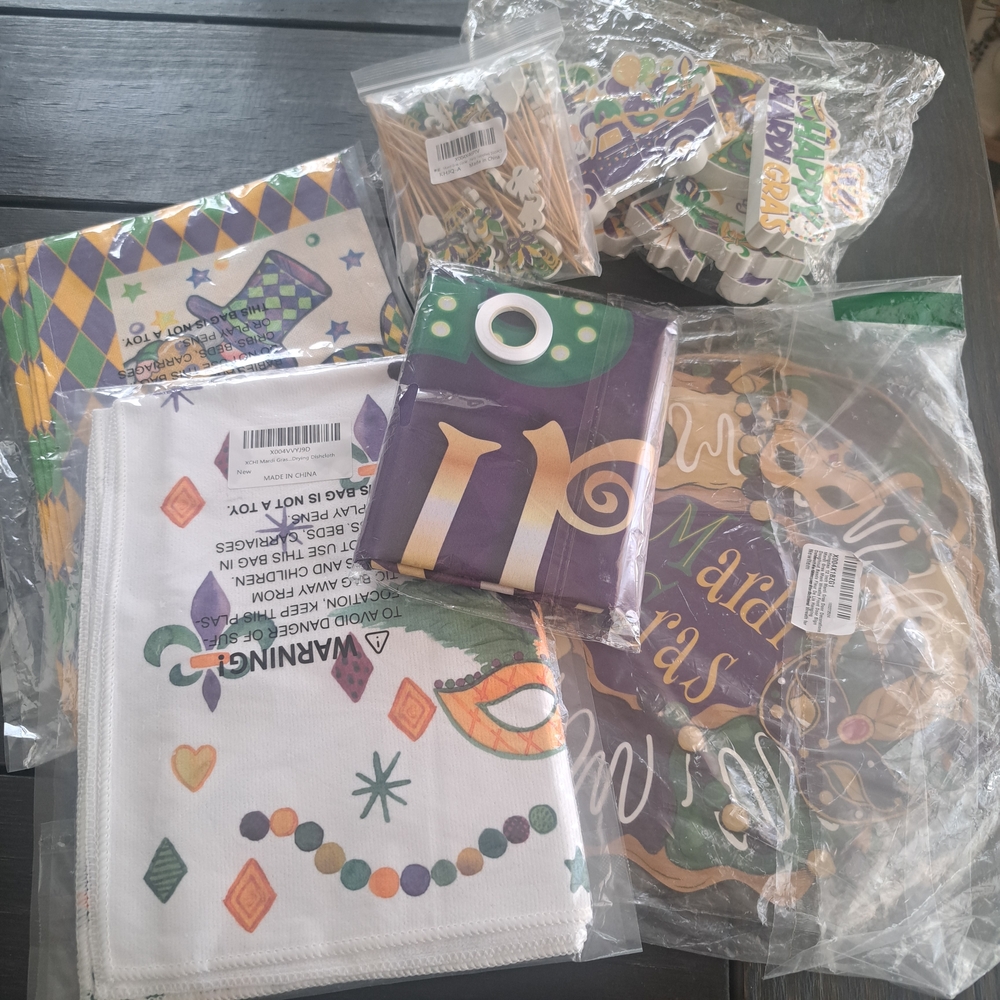 Mardi Gras Party Supplies Kit - Purple & Green Decorations